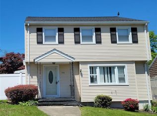 370 Old Town Rd, Trumbull, CT 06611