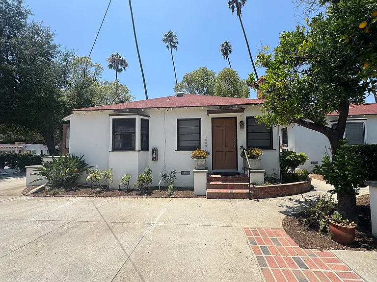1803 Huntington Dr — Photo 2