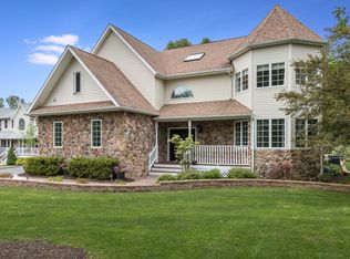 8 Grandview Rd, Central Valley, NY 10917