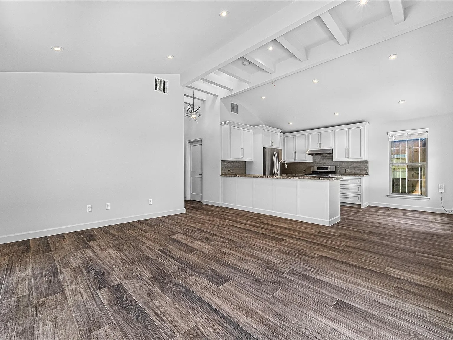 2 bed, 2.0 bath, 1203 sqft, $3,000 — Photo 4