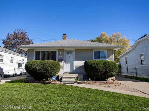 24882 Lambrecht Ave, Eastpointe, MI 48021