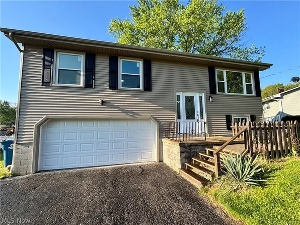 663 Meadowland Dr, Hubbard, OH 44425