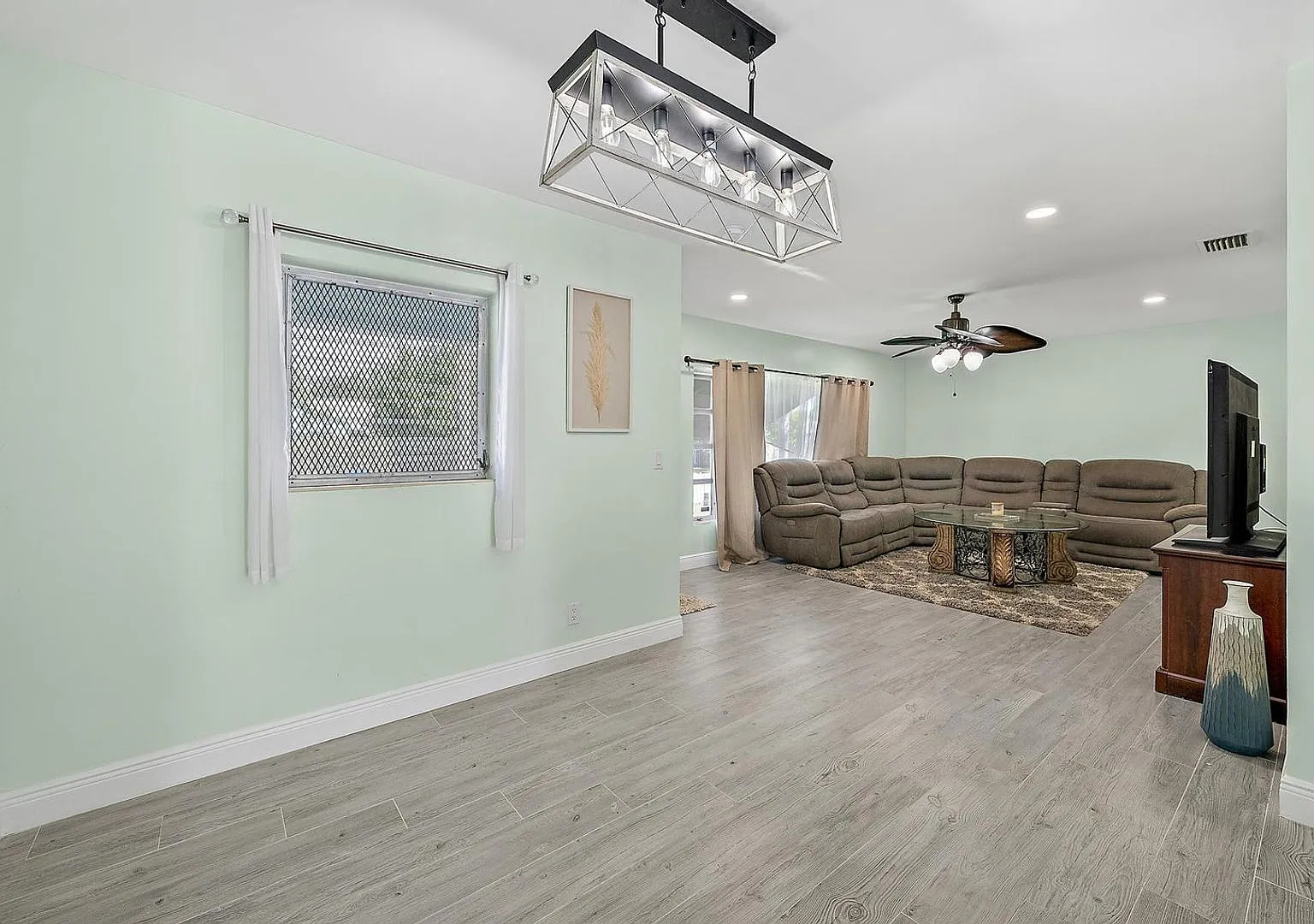 135 E 28th Street, Riviera Beach, FL 33404 — Photo 2