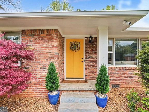 3rd image of 2081 S Akin Dr NE