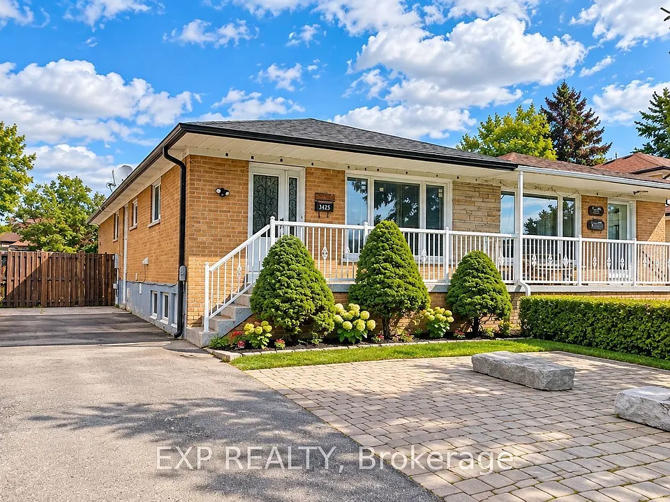 3425 Laddie Cres
