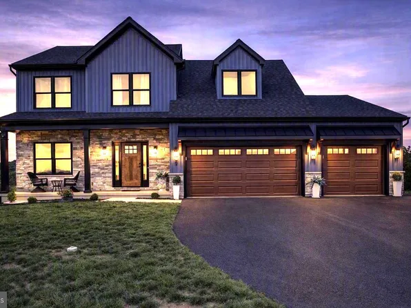 7 Brubacker Dr, Carlisle, PA 17013