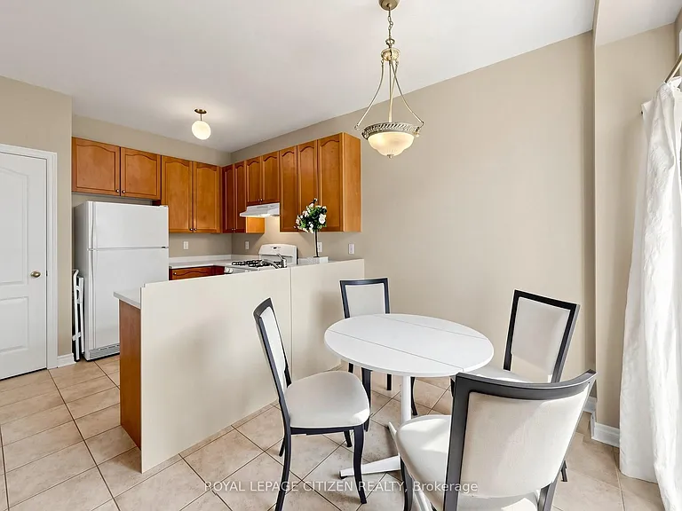 23 Planter Cres #UPPER — Photo 8