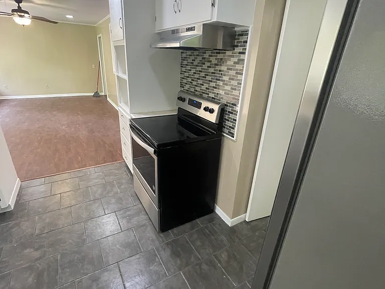 1401 S Broadmoor Dr — Photo 7