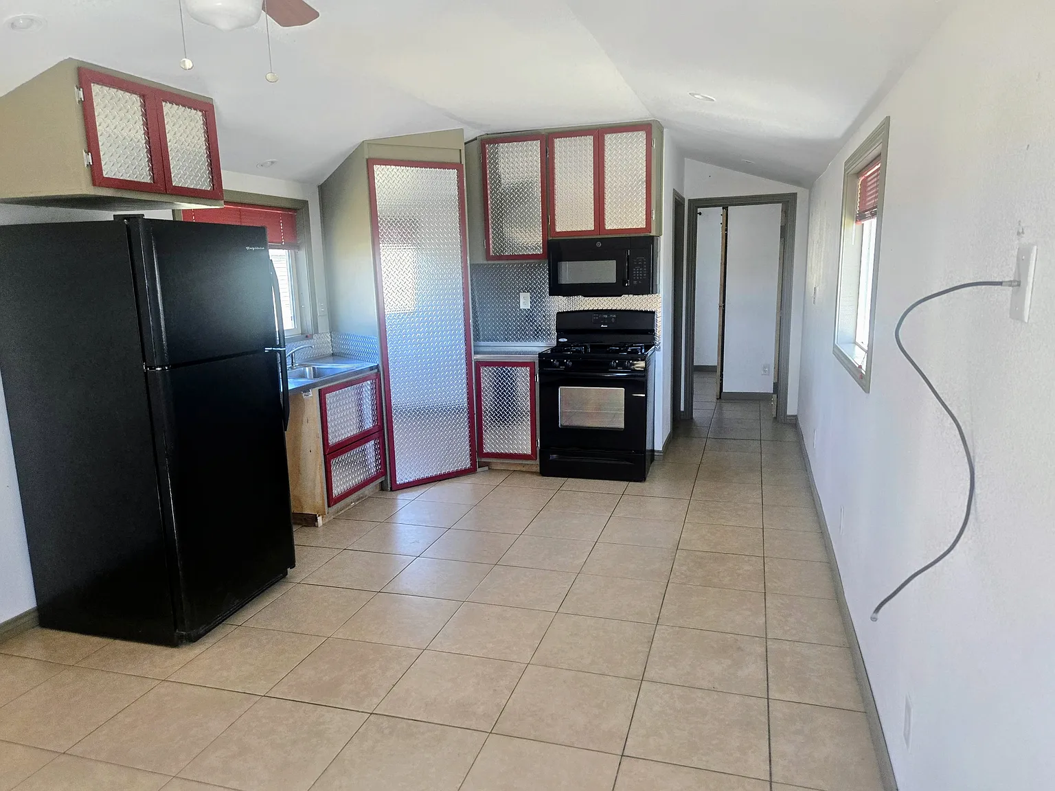 1 bed, 400 sqft, $1,400 — Photo 3