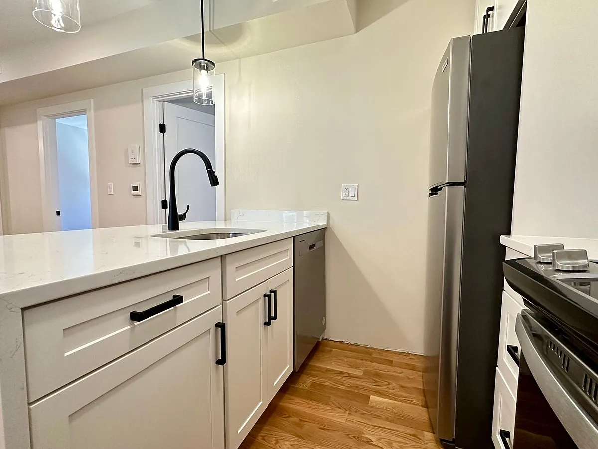 Building Photo - 64 N Margin St #4R