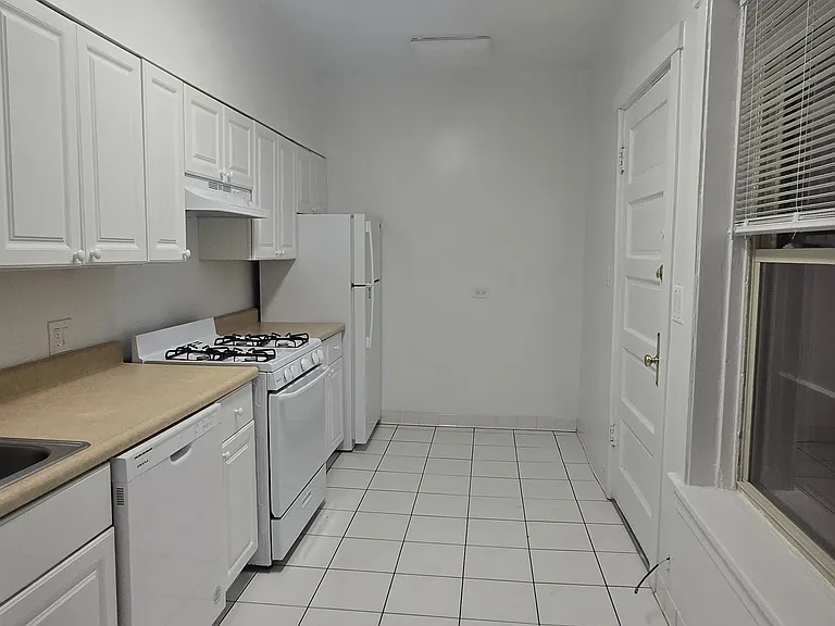 558 Elmwood Ave #1 — Photo 7
