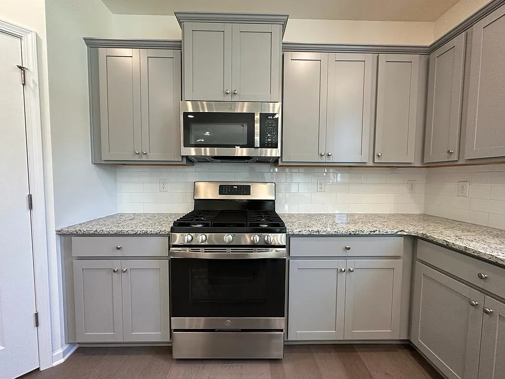 4 bed, 2.5 bath, 2440 sqft, $2,699 — Photo 4