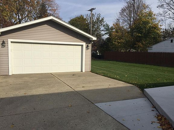 4th image of 37944 Lyndon St