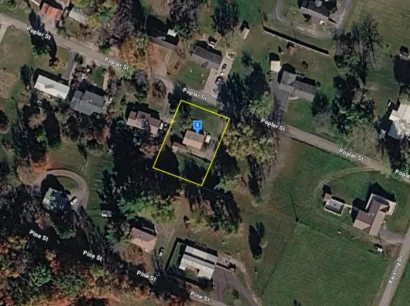 1007 Poplar St, Byrdstown, TN 38549