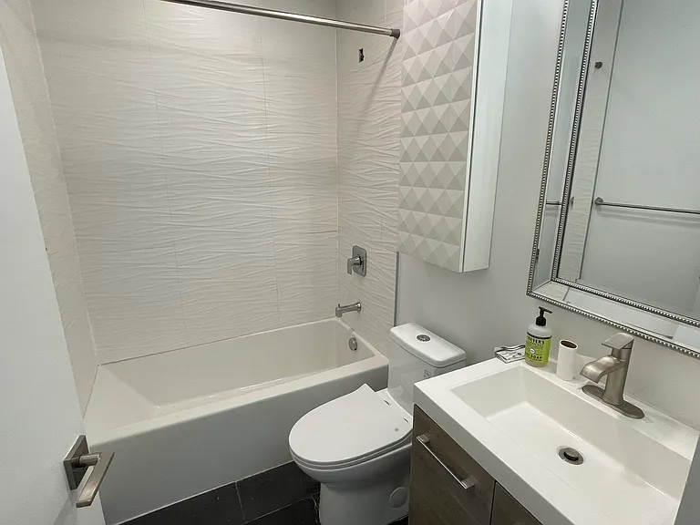 35 SW 6th St #1 — Photo 29