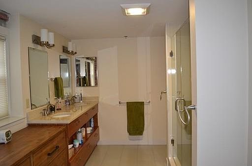 5th image of 22 Cottage Park Ave Unit 11