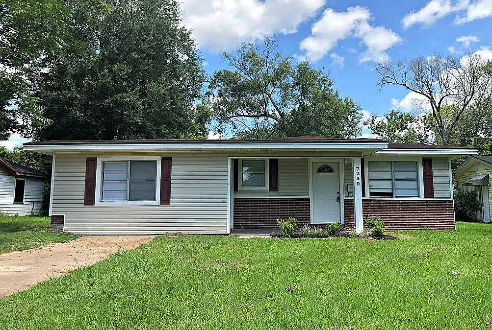 3 bed, 1418 sqft, $1,545 — Photo 1