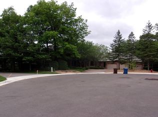 13975 Oakland Pl, Minnetonka, MN 55305