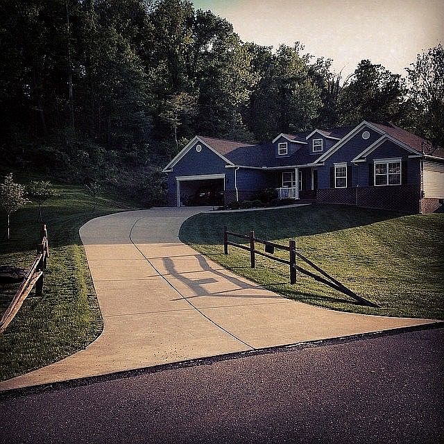 1st image of 83 Sunnyview Dr