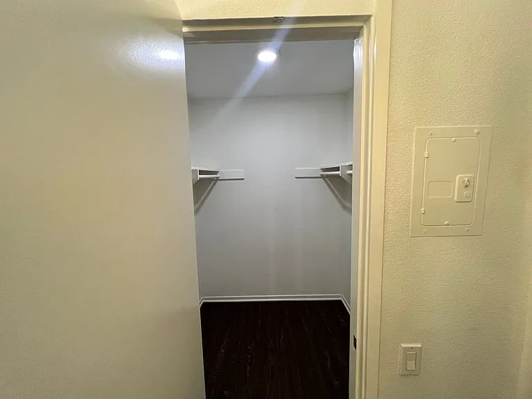 11853 Kling St — Photo 30