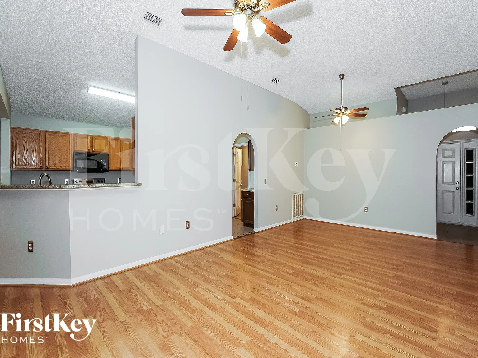 4 bed, 2.0 bath, 1893 sqft, $1,840 — Photo 2