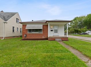 24371 Grove Ave, Eastpointe, MI 48021