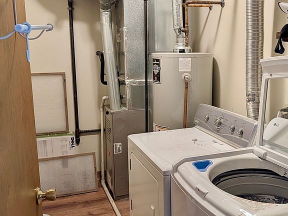 5th image of 1243 Brookside Dr #2E