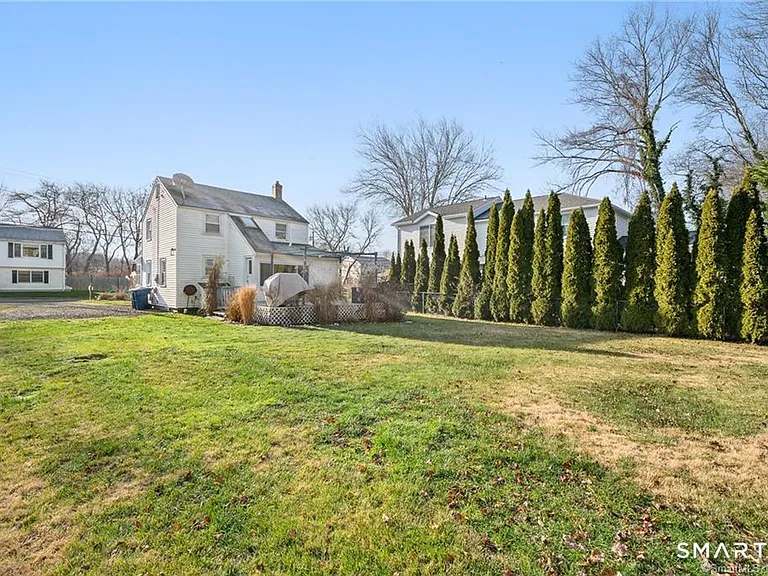 121 Shore Rd — Photo 26