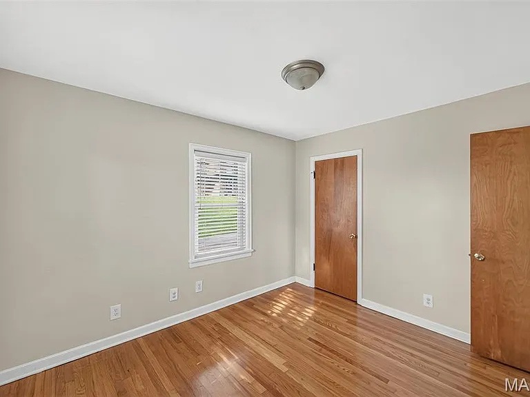 105 N Elm St — Photo 22