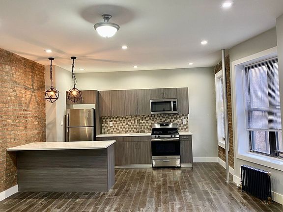 2nd image of 260 Parkside Ave #2W