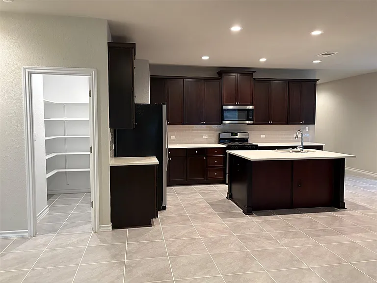 147 Mary Max Cir — Photo 6