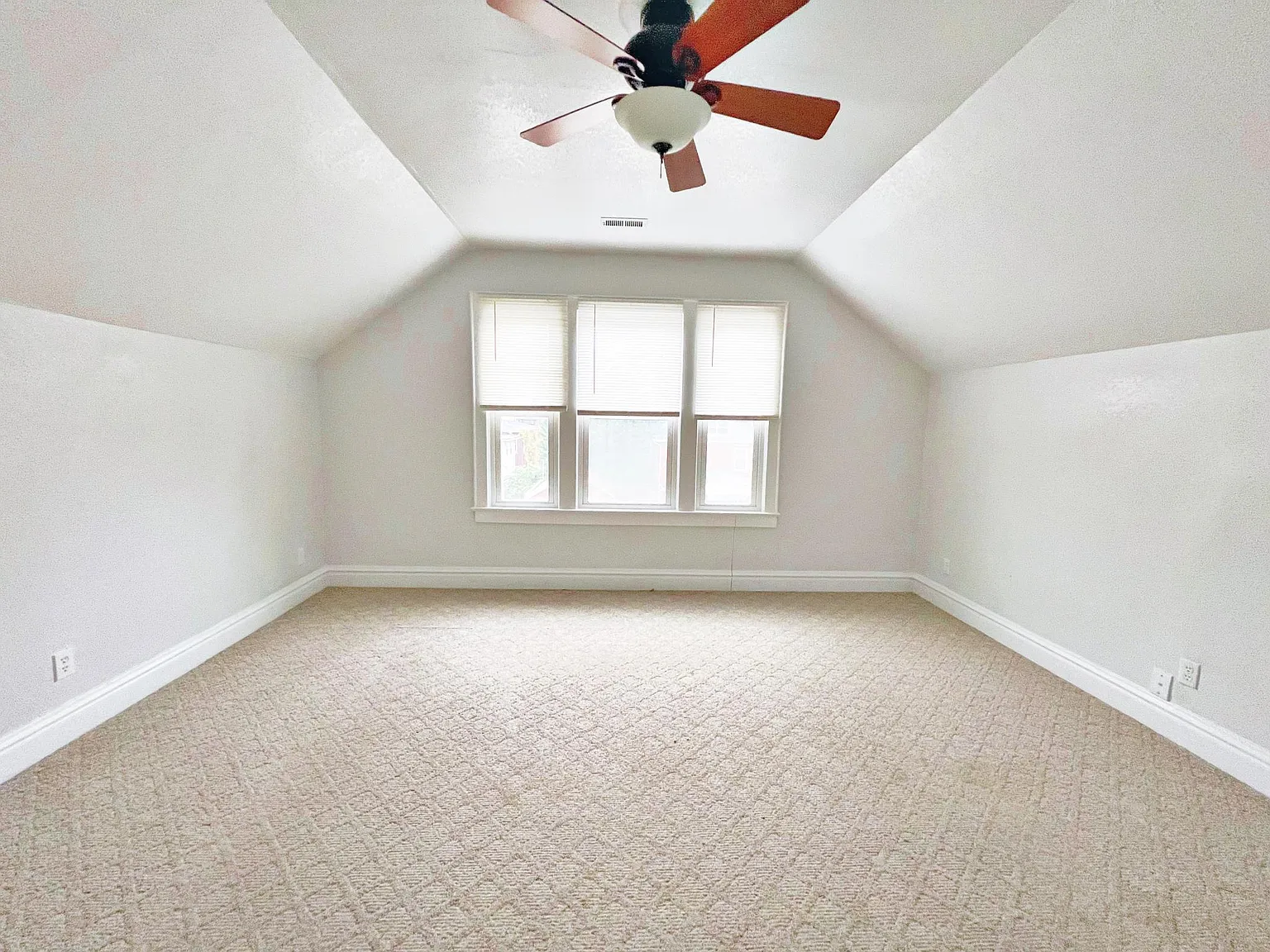 3 bed, 1100 sqft, $1,225 — Photo 2