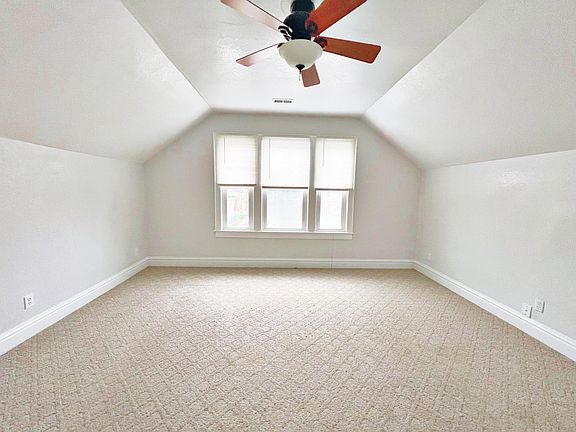 2nd image of 928 11th St APT 5