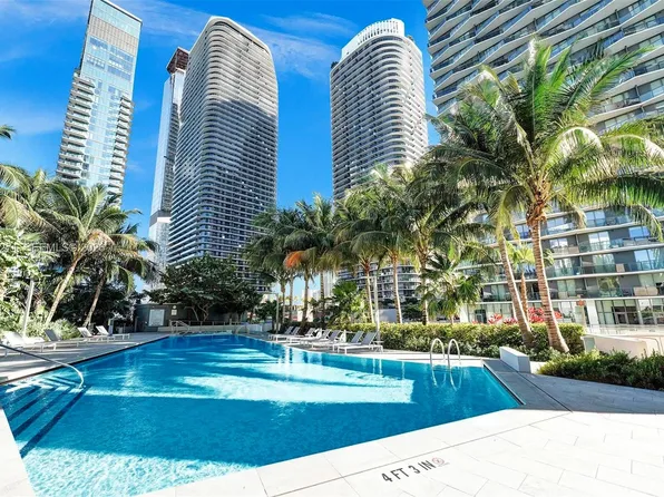 88 SW 7th St, Miami, FL