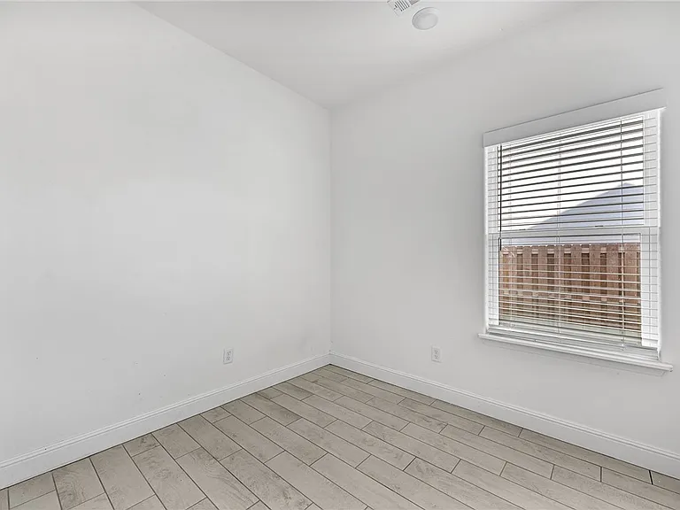 2070 Wildflower Dr — Photo 8