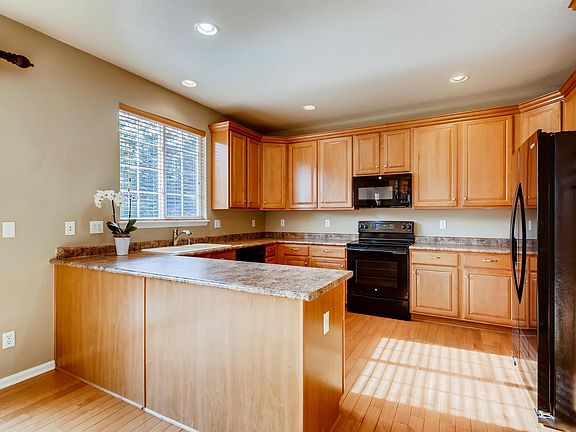 Kitchen - includes all appliances