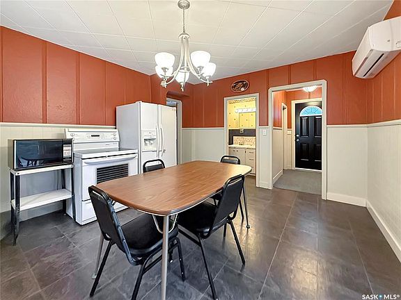 4th image of 11 White Pine PLACE