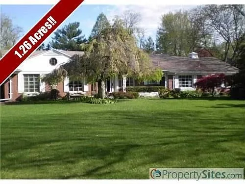 501 Riverside Dr photo 1