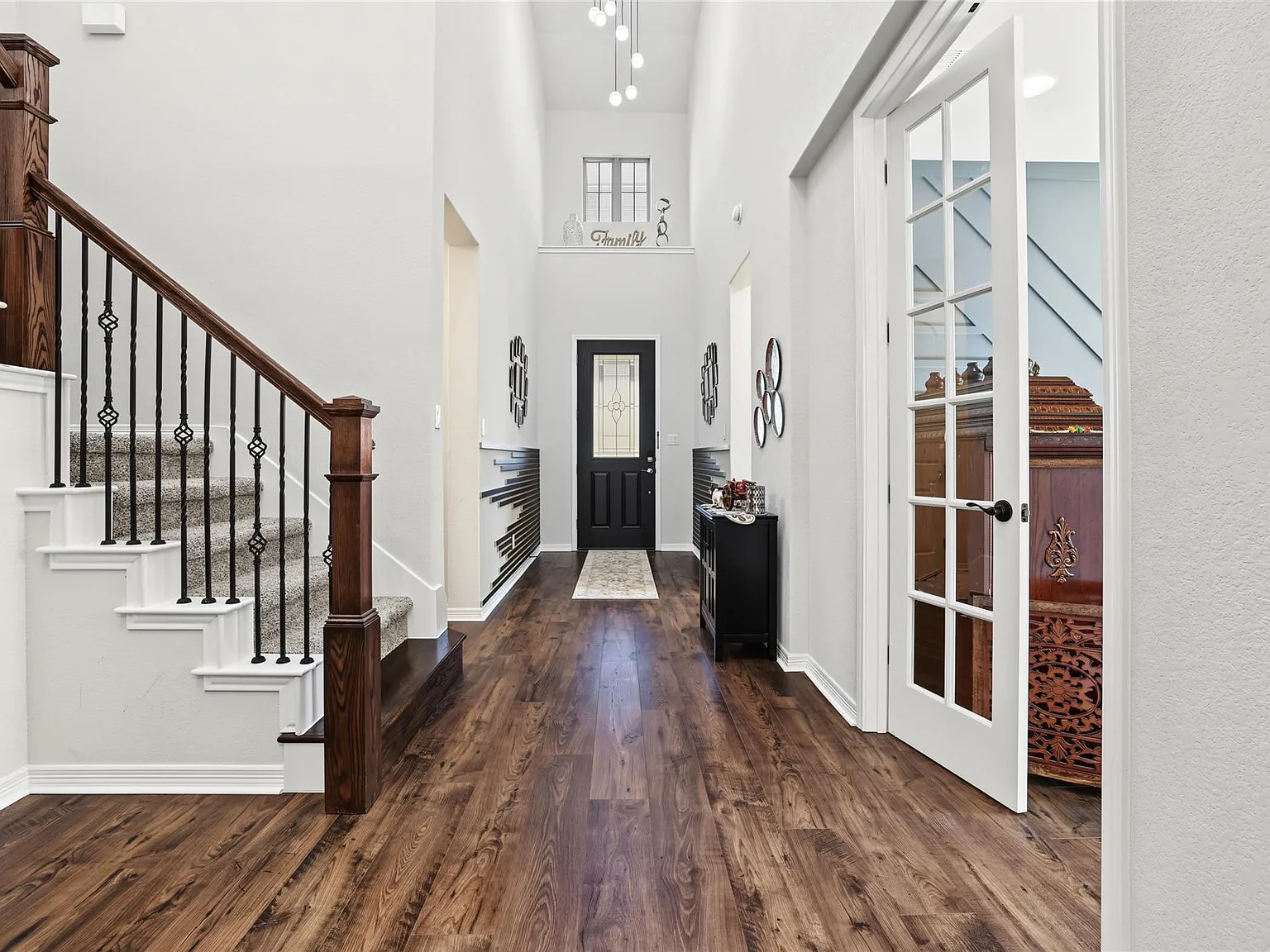 4 bed, 3.0 bath, 3232 sqft, $4,200 — Photo 4
