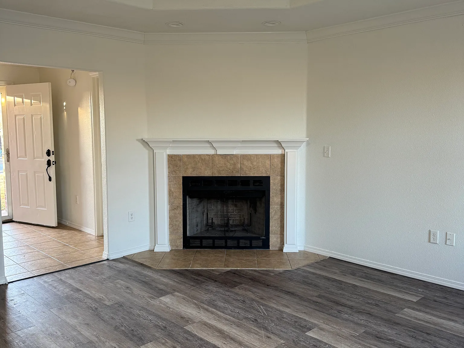 4 bed, 2000 sqft, $1,900 — Photo 2