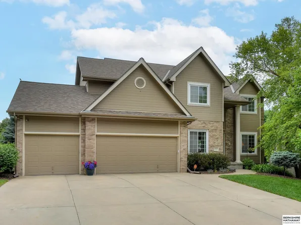 17926 Pine St, Omaha, NE 68130