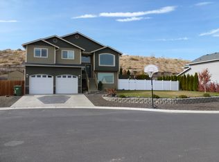 693 Apple Way, Selah, WA 98942