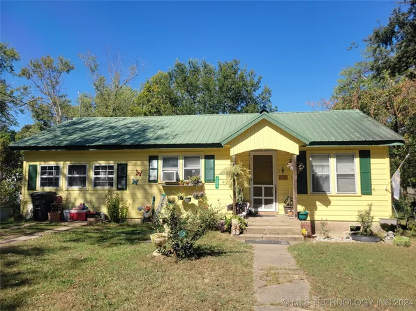 1202 E Pine St, Westville, OK 74965