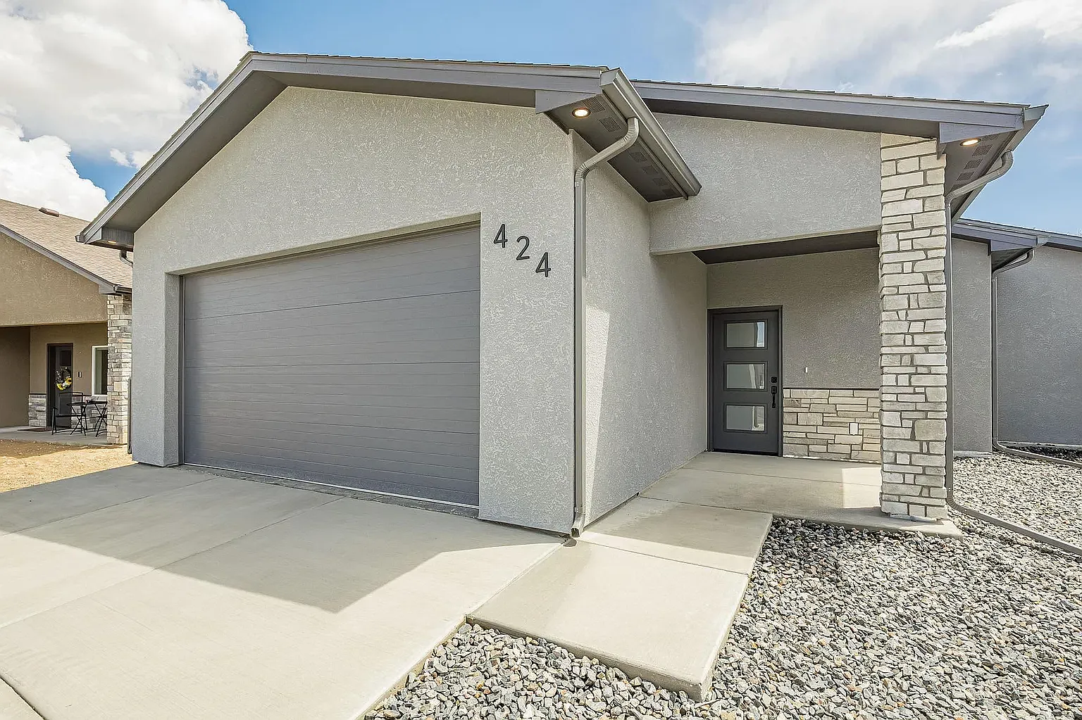 3 bed, 1359 sqft, $950 — Photo 1