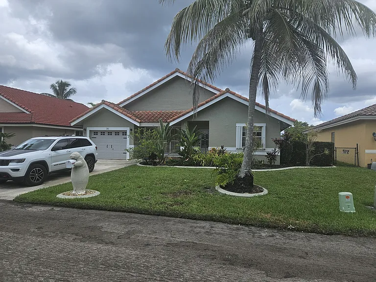 711 NW 205th Ave — Photo 1