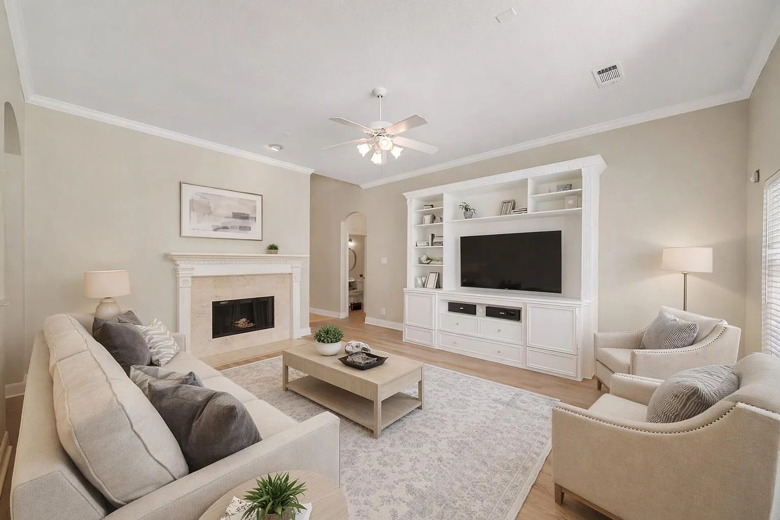 5 bed, 5.0 bath, 3242 sqft, $3,600 — Photo 3