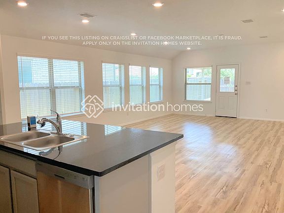 3rd image of 514 Pecan Landing Ln