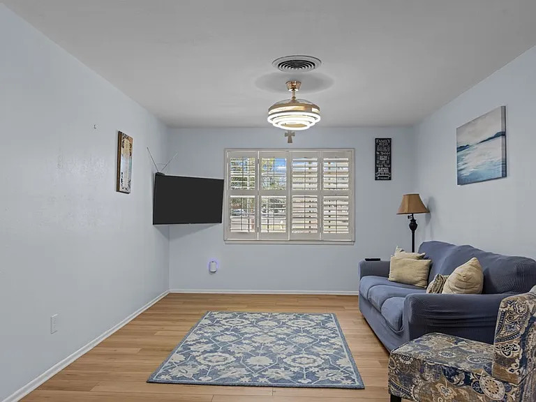 3700 Fairmont Dr — Photo 10