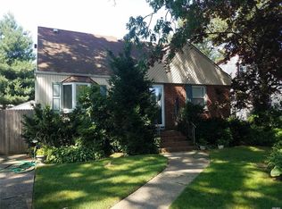 3653 Franklin St, Wantagh, NY 11793