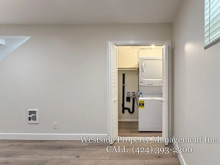 942 7th St #5 — Photo 6